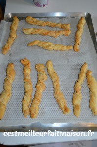 Feuilletés torsadés au fromage et au cumin