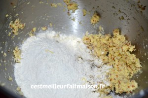 Biscuits à la moutarde et au comté