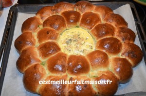 Couronne briochée au pesto et au camembert rôti