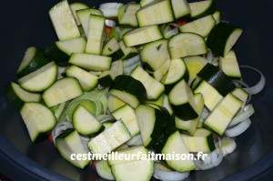 Merlu à la vapeur et légumes au curry