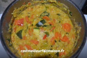 Merlu à la vapeur et légumes au curry