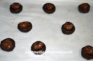 Cookies au chocolat fourrés au caramel