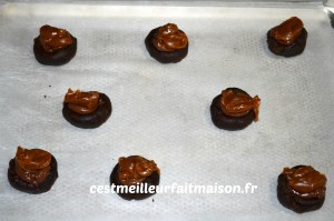 Cookies au chocolat fourrés au caramel