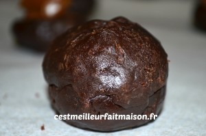 Cookies au chocolat fourrés au caramel