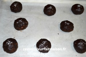 Cookies au chocolat fourrés au caramel