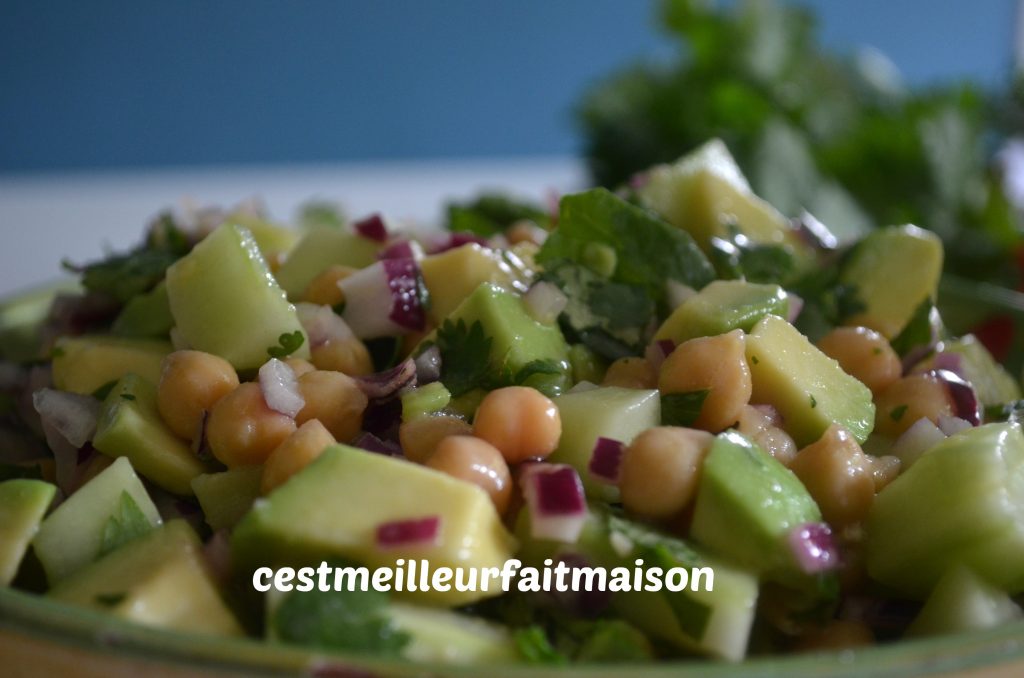 Salade de pois chiches à l'avocat et au concombre