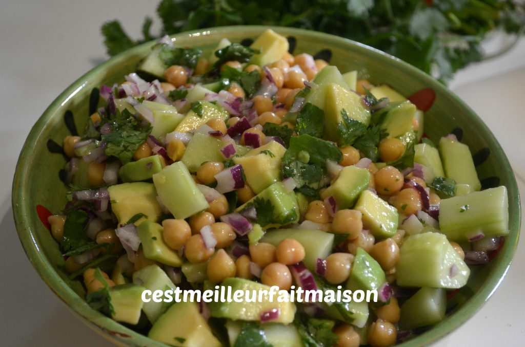 Salade de pois chiches à l'avocat et au concombre