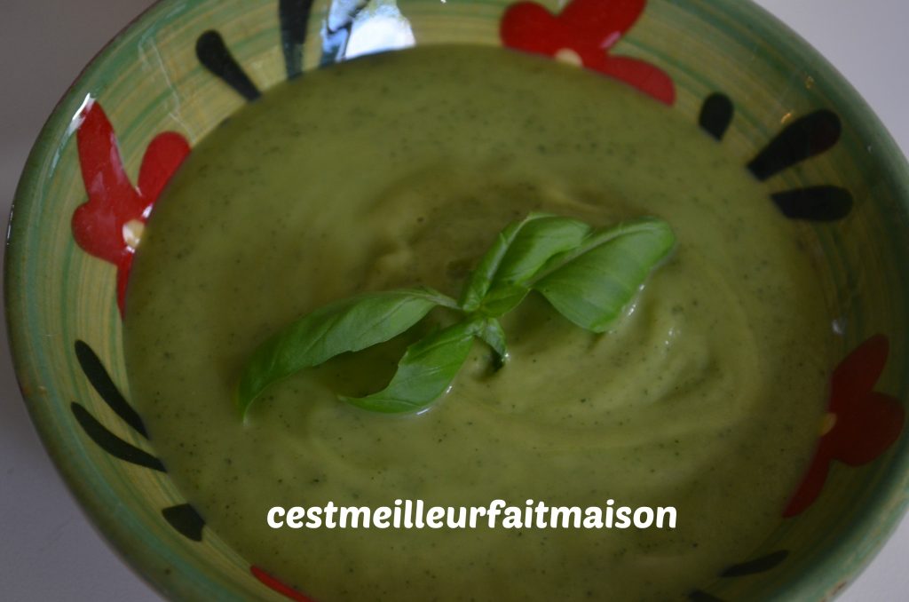 Gaspacho de courgettes au basilic