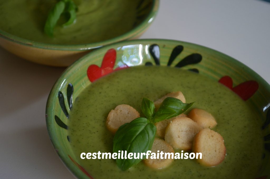 Gaspacho de courgettes au basilic