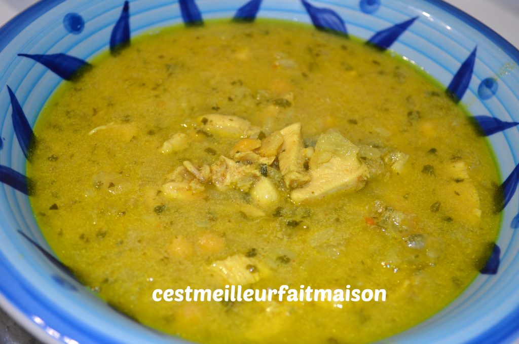 Chorba de poulet aux langues d'oiseau