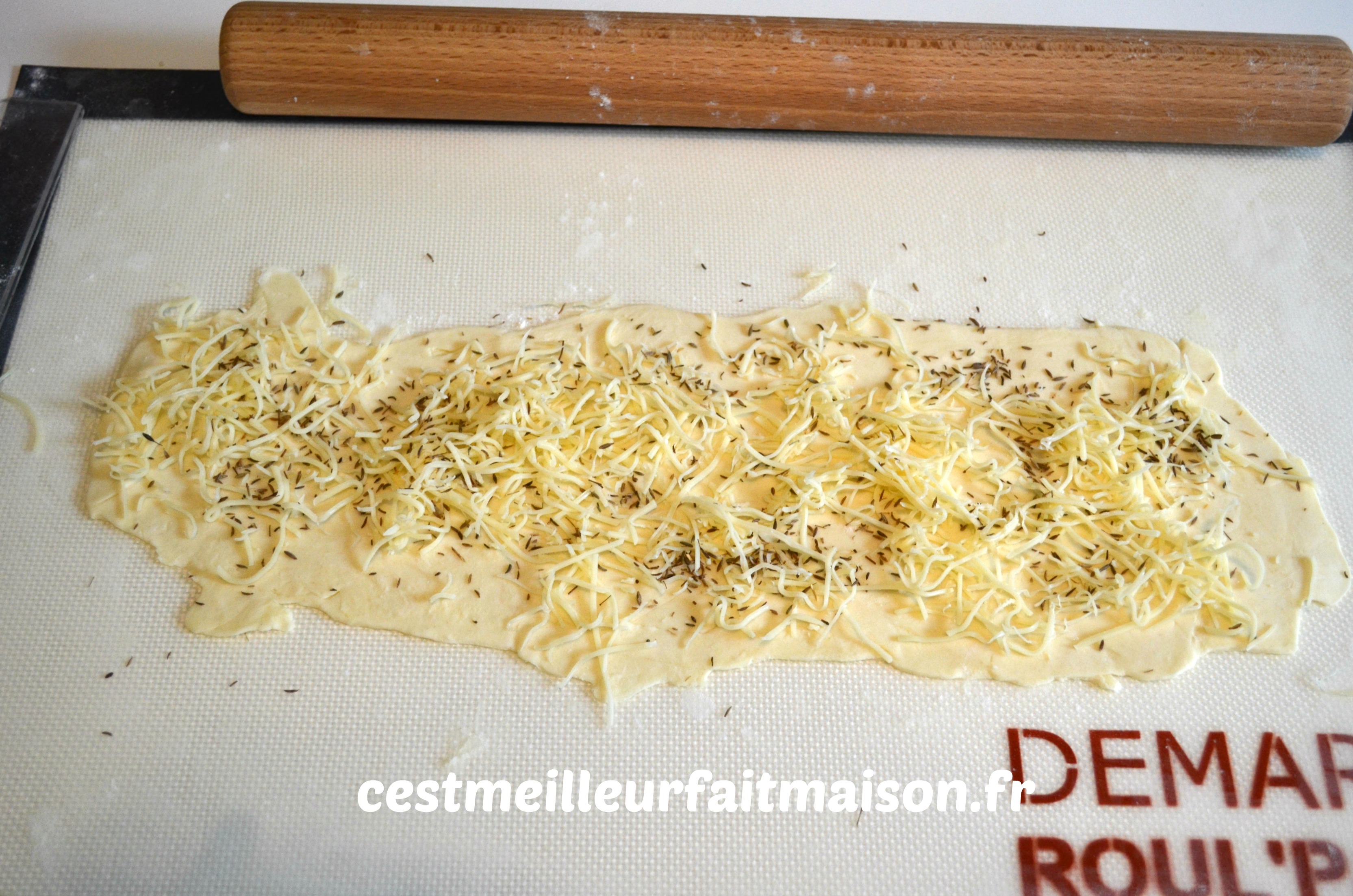 Feuilletés torsadés au fromage et au cumin