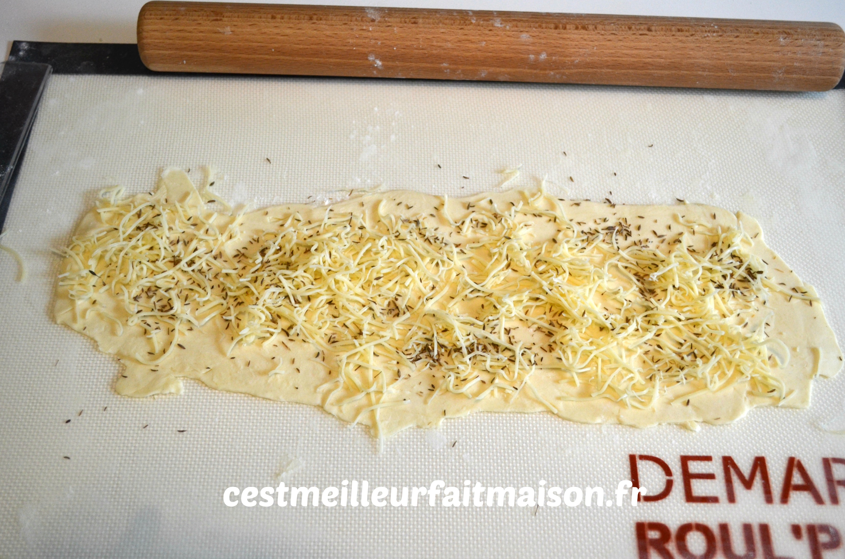 Feuilletés torsadés au fromage et au cumin