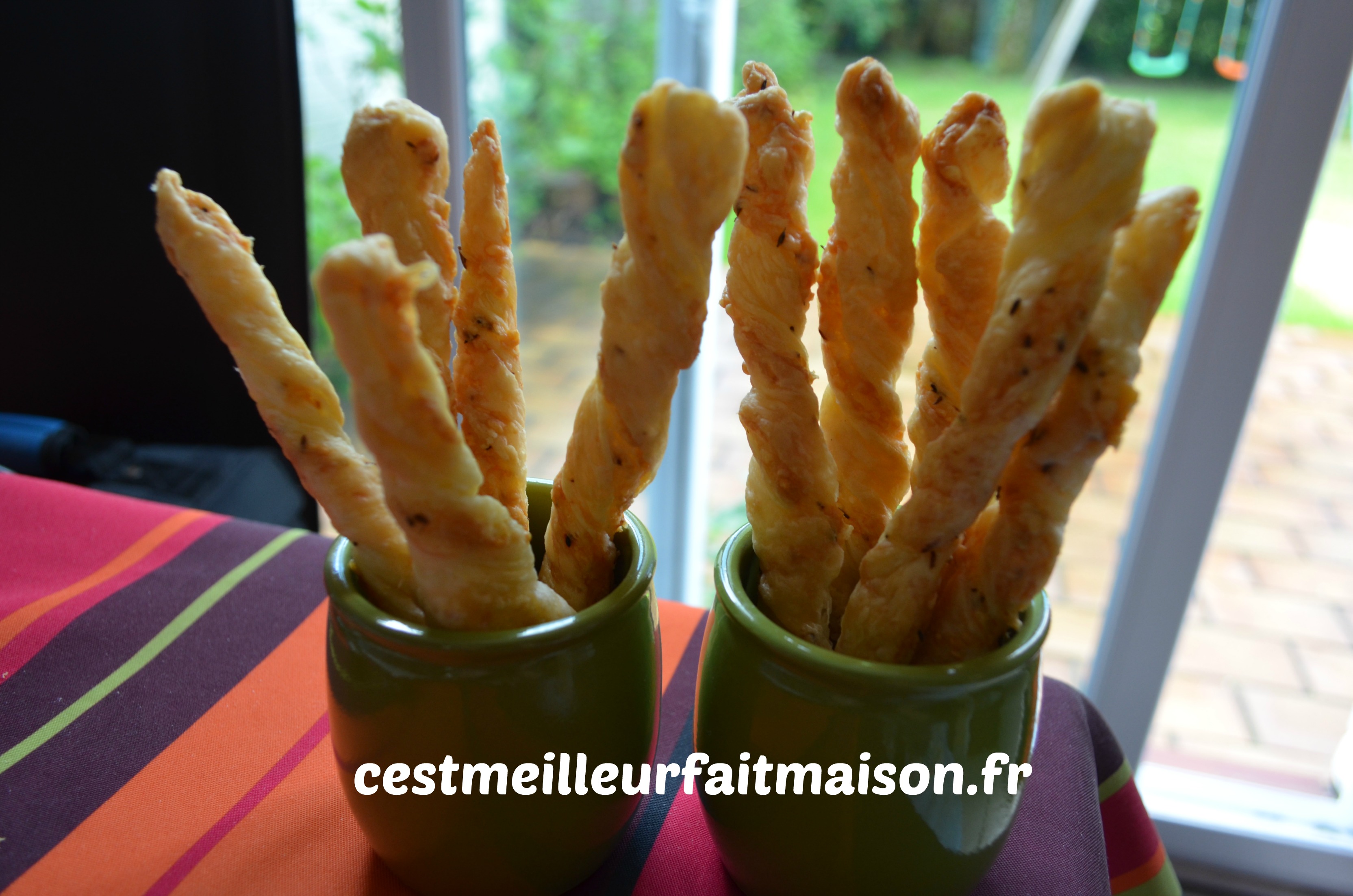 Feuilletés torsadés au fromage et au cumin