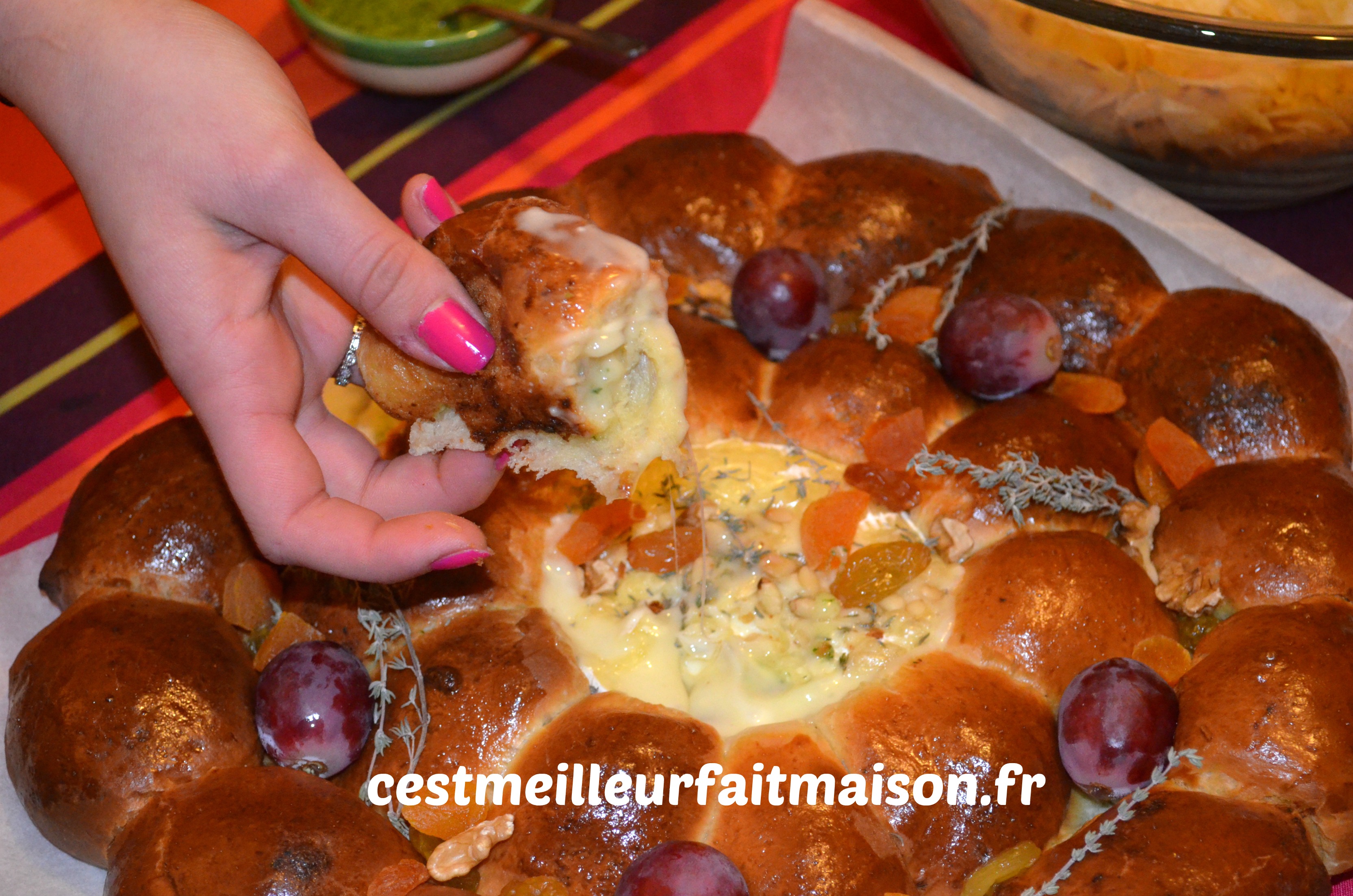 Couronne briochée au pesto et au camembert rôti