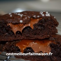 Cookies au chocolat fourrés au caramel