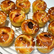 Petites brioches fourrées à la confiture