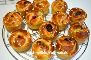 Petites brioches fourrées à la confiture