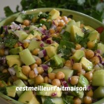 Salade de pois chiches à l'avocat et au concombre