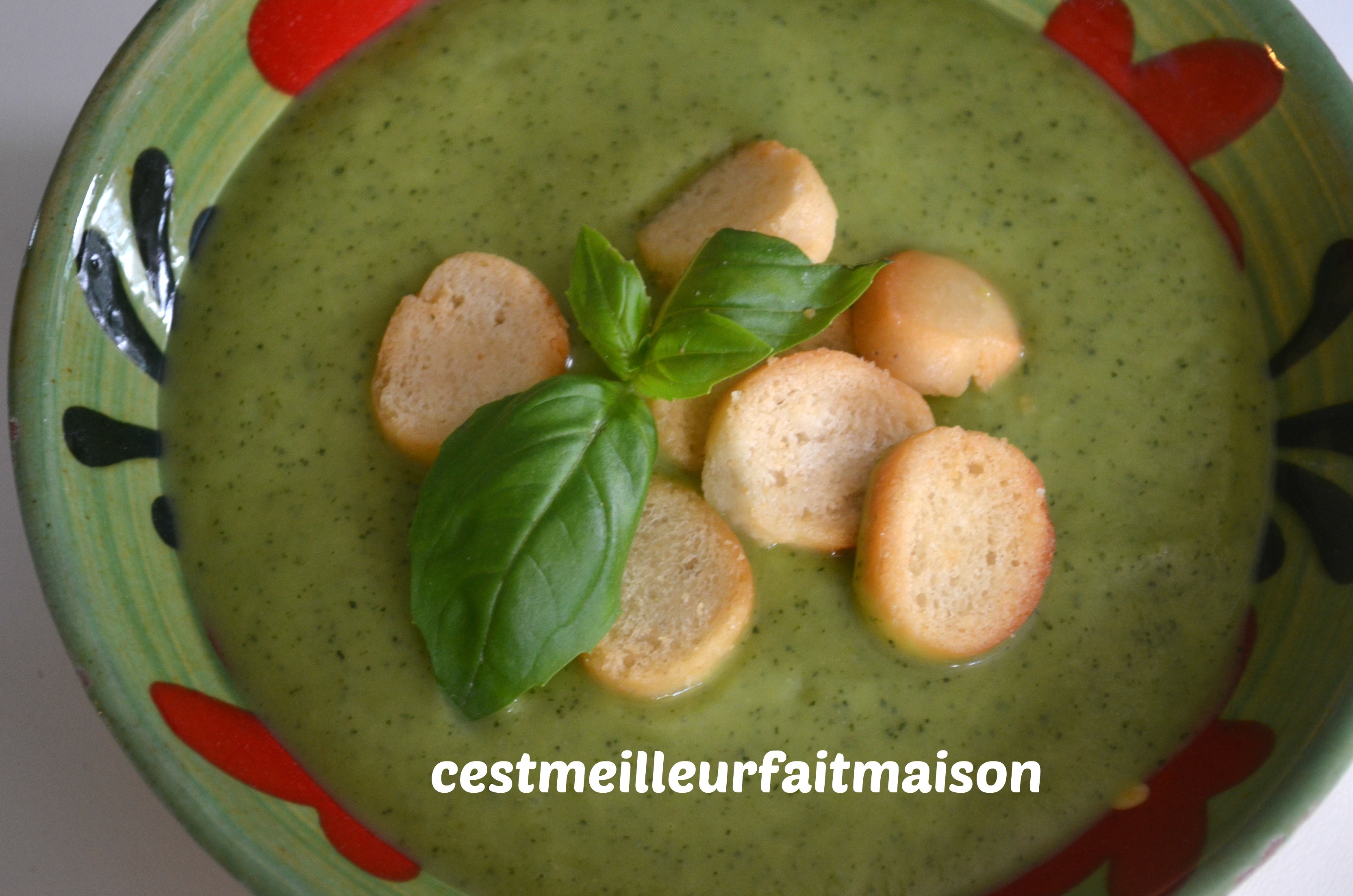 Gaspacho de courgettes au basilic