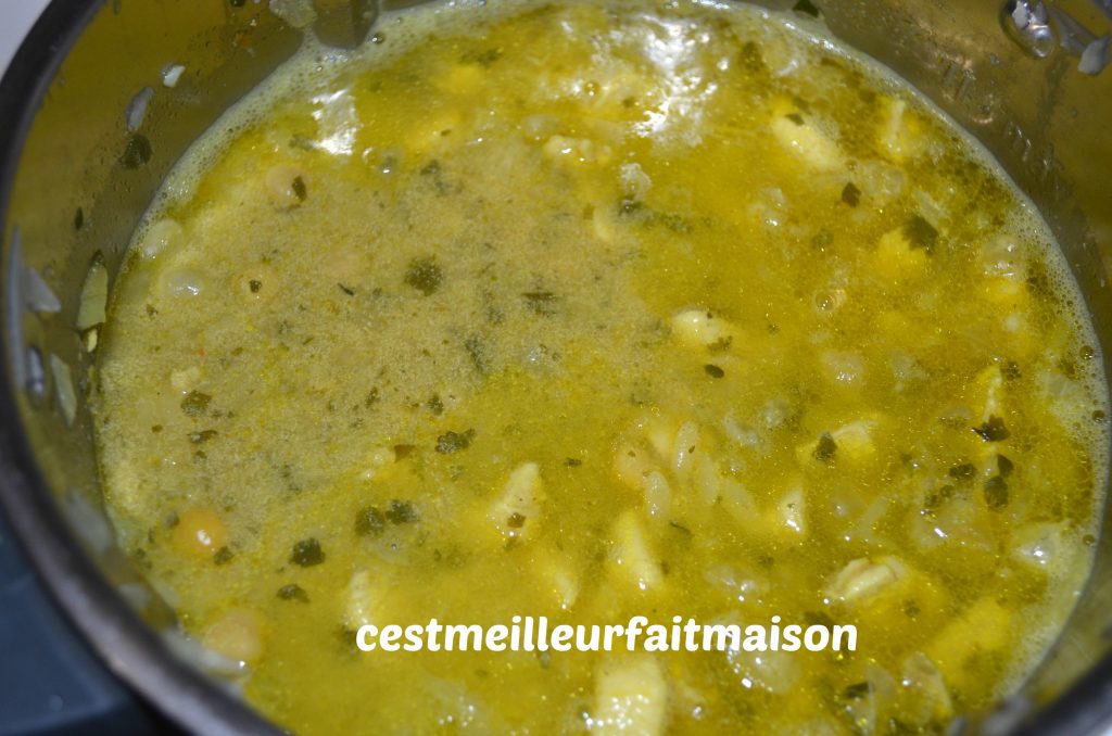 Chorba au poulet et aux langues d’oiseau - C'est meilleur fait maison