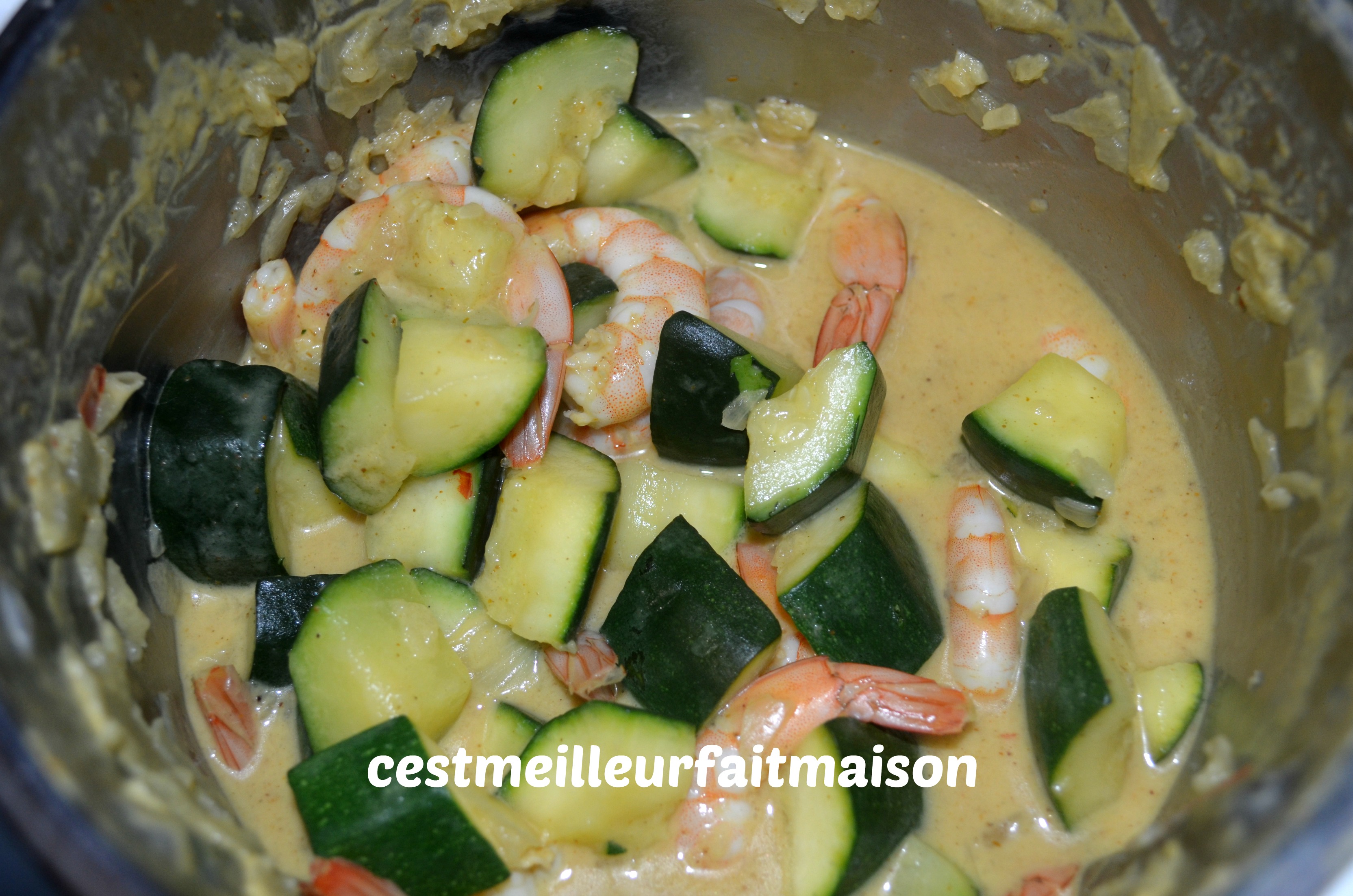 Crevettes au curry et au courgettes